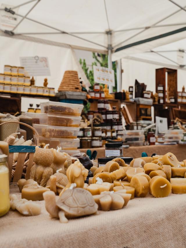 Stand d'un exposant à la Foire Savoyarde Avaline de Val d'Isère