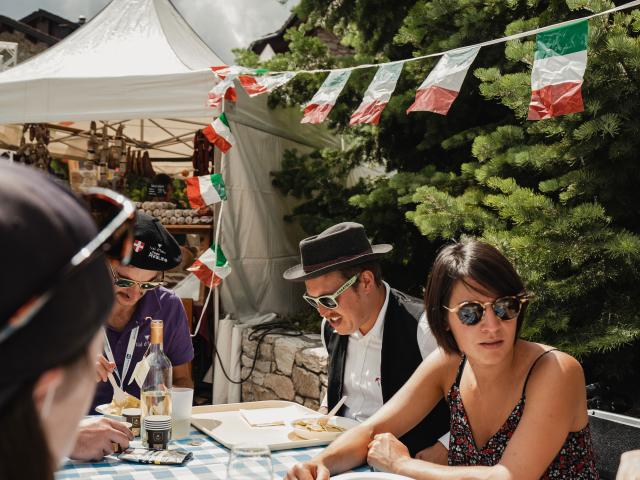 Restauration à la Foire Savoyarde Avaline de Val d'Isère